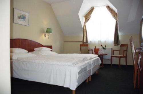 Tatabánya Gottwald Hotel חדר תמונה